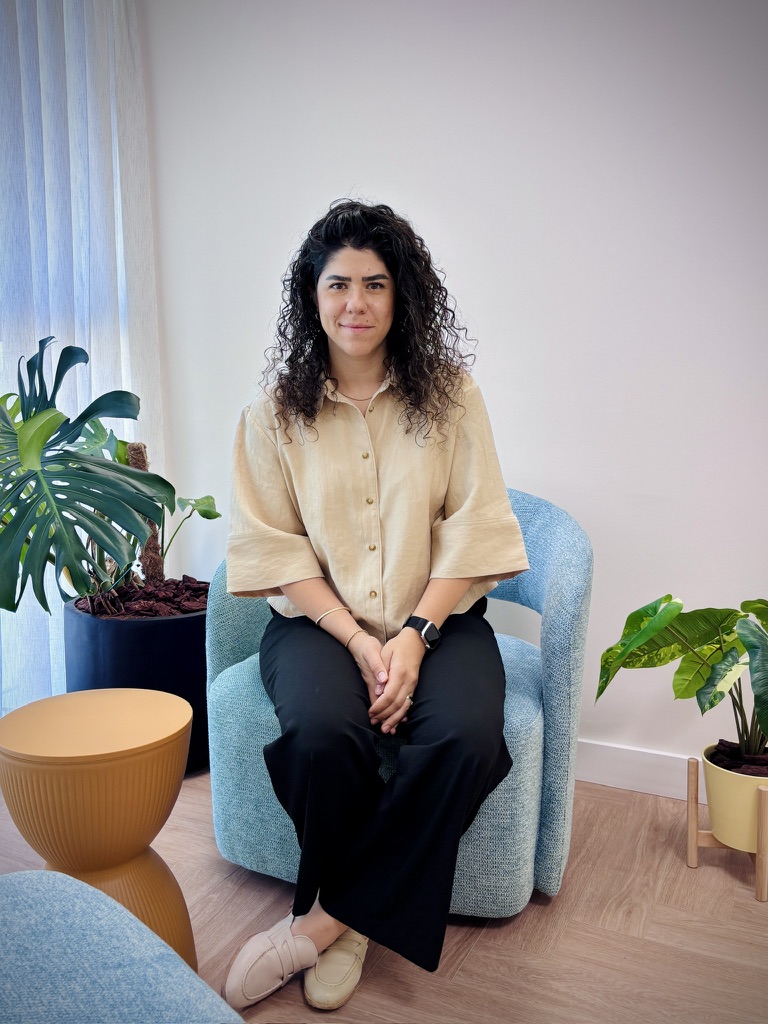 נועה-מטפלת רגשית, עובדת סוציאלית מוסמכת